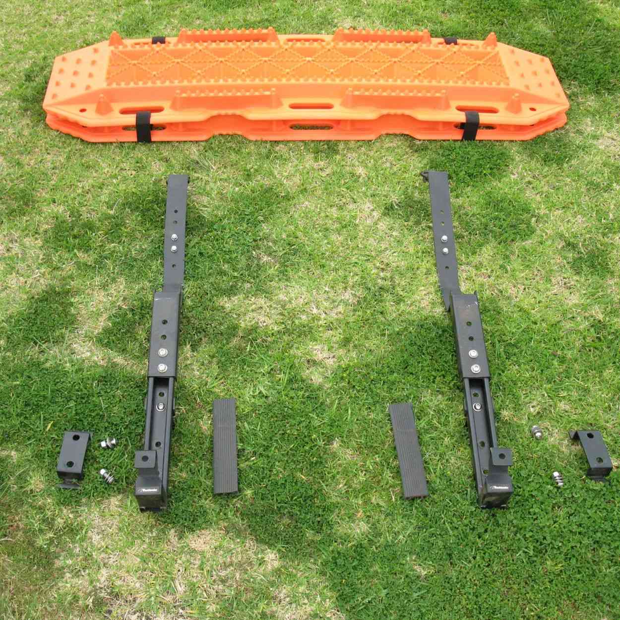 TLRMTH Tracklander Lockable Recovery Track Holder (1)